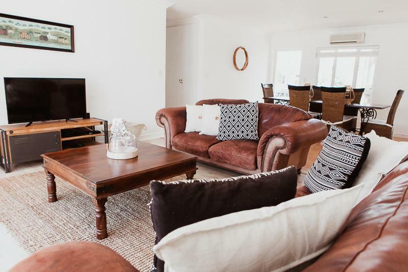 One On Gray Apartment Книсна Екстер'єр фото